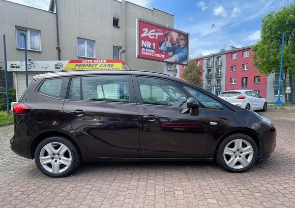 Opel Zafira cena 35800 przebieg: 122000, rok produkcji 2012 z Strzelin małe 121